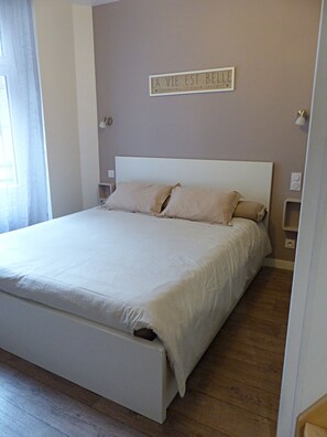 1 bedroom, iron/ironing board, travel cot, free WiFi