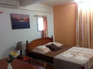 3 chambres, fer et planche à repasser, Wi-Fi gratuit, draps fournis