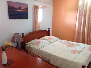 3 bedrooms, iron/ironing board, free WiFi, bed sheets