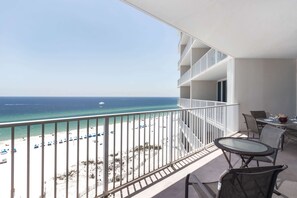 Property grounds - Beach Front Condo, Spacious, Clean and Comfortable (Gulf Shores)