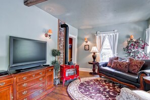 Smart TV y chimenea 