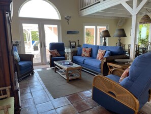 Smart TV, DVD player, table tennis, books - Coconuts: Indoor/Outdoor Living, Spa, Heated Pool & Privacy! (St. John)