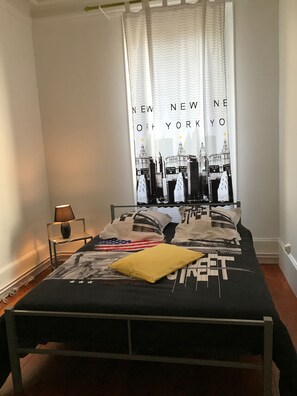 2 bedrooms, iron/ironing board, WiFi