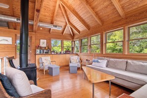 TV - Private Island Sanctuary in the Maritime Forest, Stunning Views & Modern Architecture (Bald Head Island)