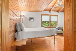 5 bedrooms, iron/ironing board, free WiFi, bed sheets