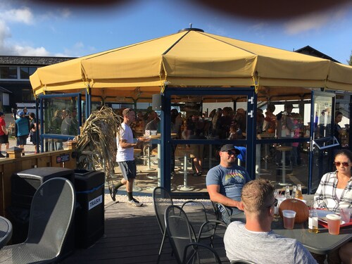 GREAT WHITE VIEW-SKI ON SKI OFF 2 Trails - HOT TUB JA SAUN sisällyttää!