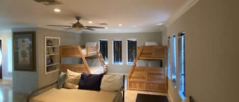 5 chambres, fer et planche à repasser, Wi-Fi gratuit, draps fournis