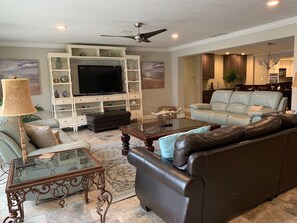 Smart-TV, DVD-Player, Bücher