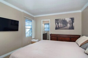 3 bedrooms, iron/ironing board, travel cot, free WiFi - Cottage near Sea World, Old Town, & Beaches (San Diego)