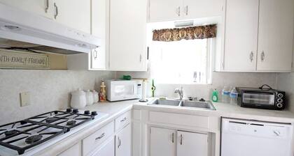 Pintoresca cabaña cerca de USD / Old Town / Trolley / Sea World y Ballast Point Brewery