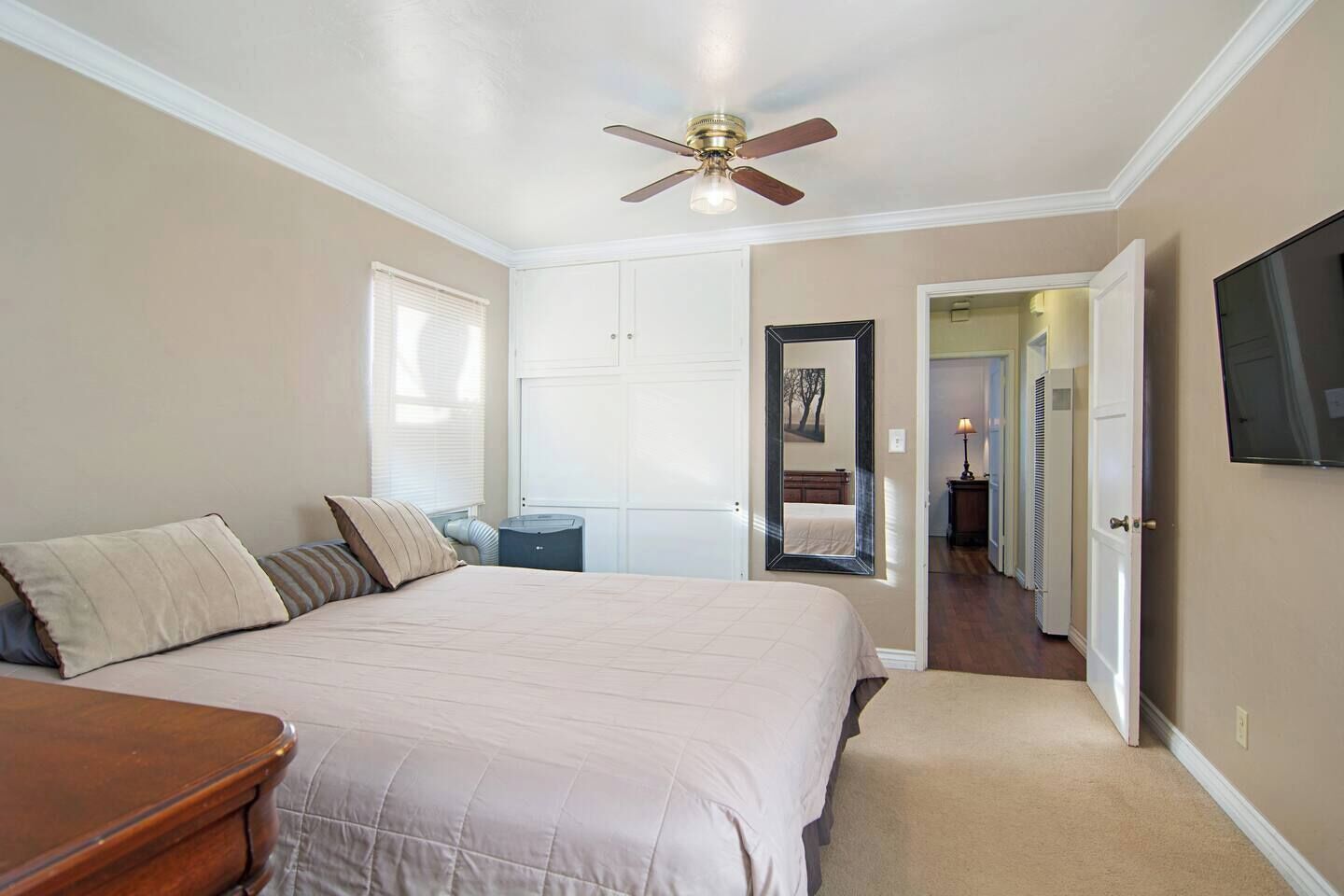 3 bedrooms, iron/ironing board, travel cot, free WiFi