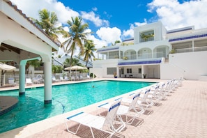 حمّام سباحة خارجي