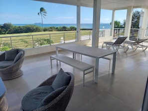 تناول الطعام بالخارج