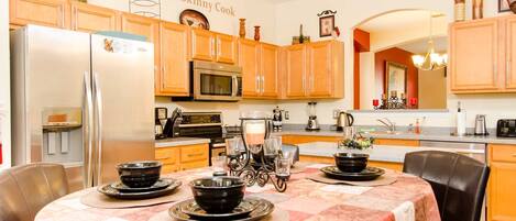 Frigorífic, microones, forn i placa de cuina