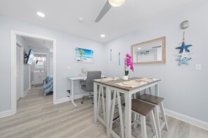 Dining - Zénith Retreat steps from the sugary sand (Fort Myers Beach)