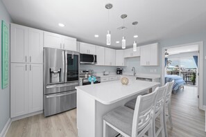 雪櫃、微波爐、焗爐、爐具