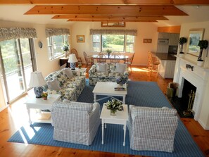 スマートテレビ、暖炉、ステレオ、書斎 / ワークスペース