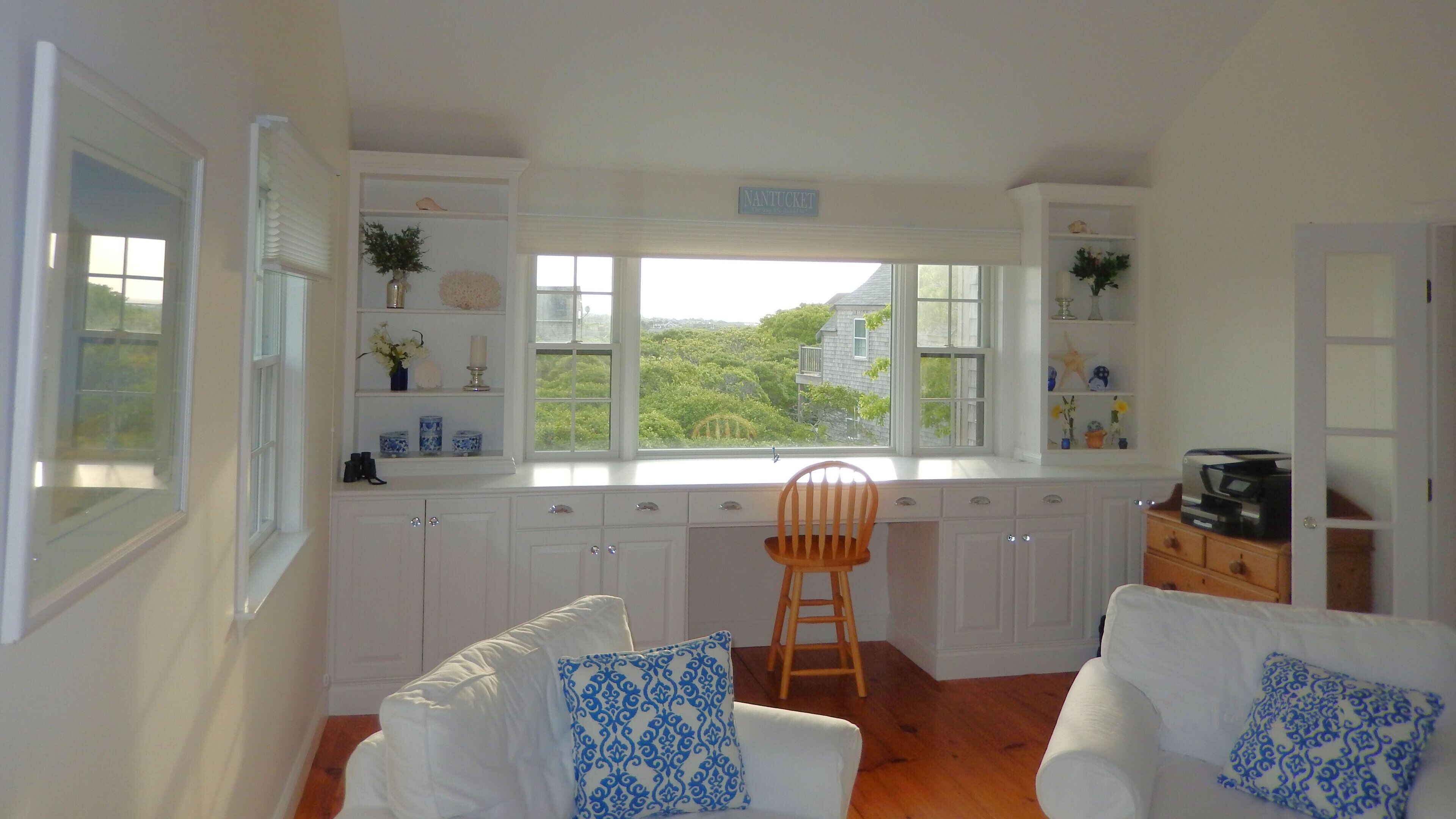 TV connectée, cheminée, chaîne hi-fi, espaces bureaux