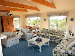 スマートテレビ、暖炉、ステレオ、書斎 / ワークスペース