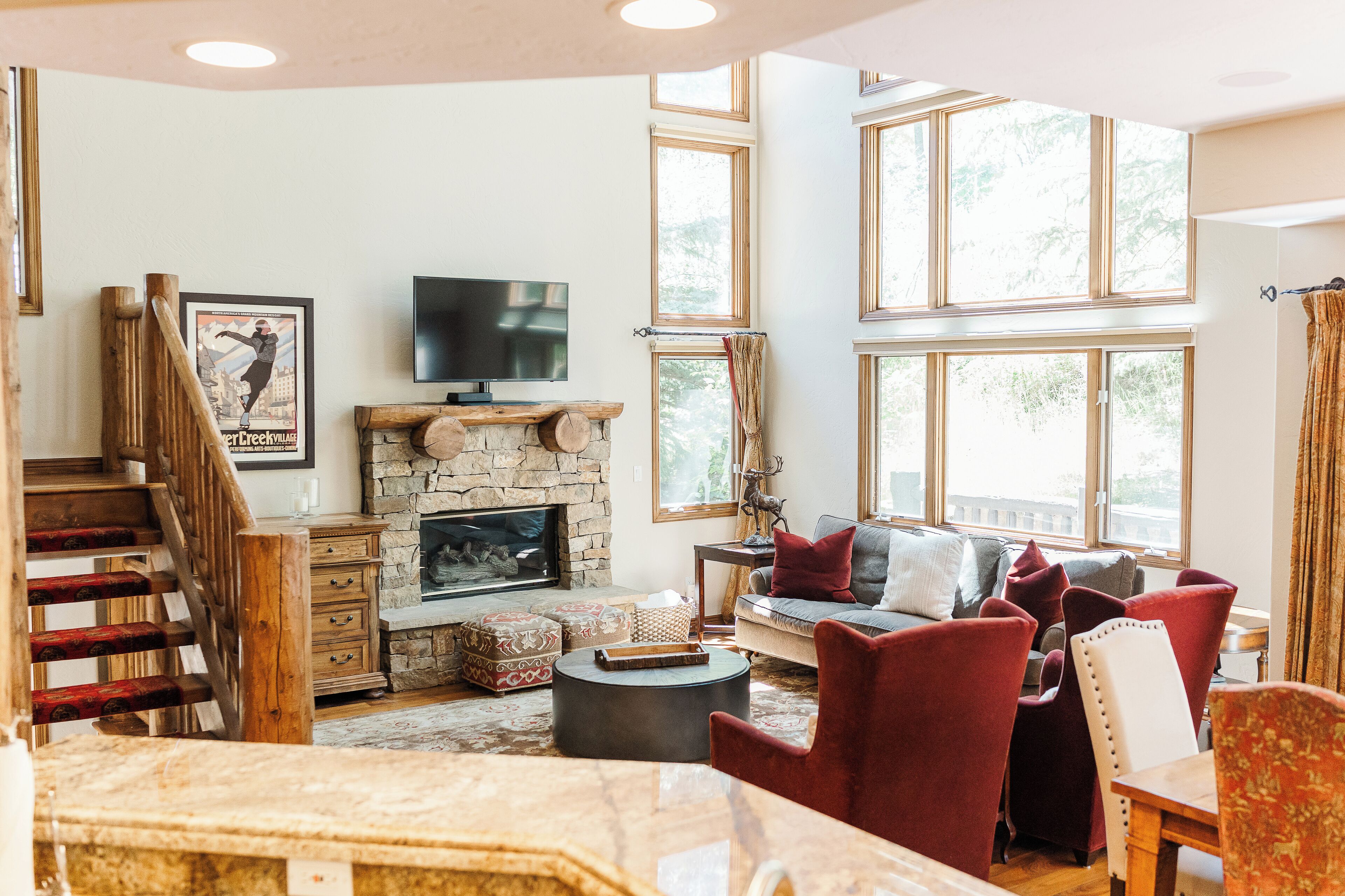 Smart TV, fireplace, DVD player, stereo