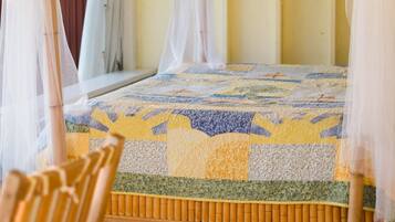 1 bedroom, iron/ironing board, travel cot, free WiFi