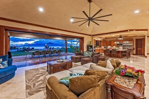 Tv, dvd-afspiller, bøger, stereoanlæg