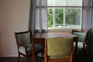 1 bedroom, individually decorated, individually furnished, desk