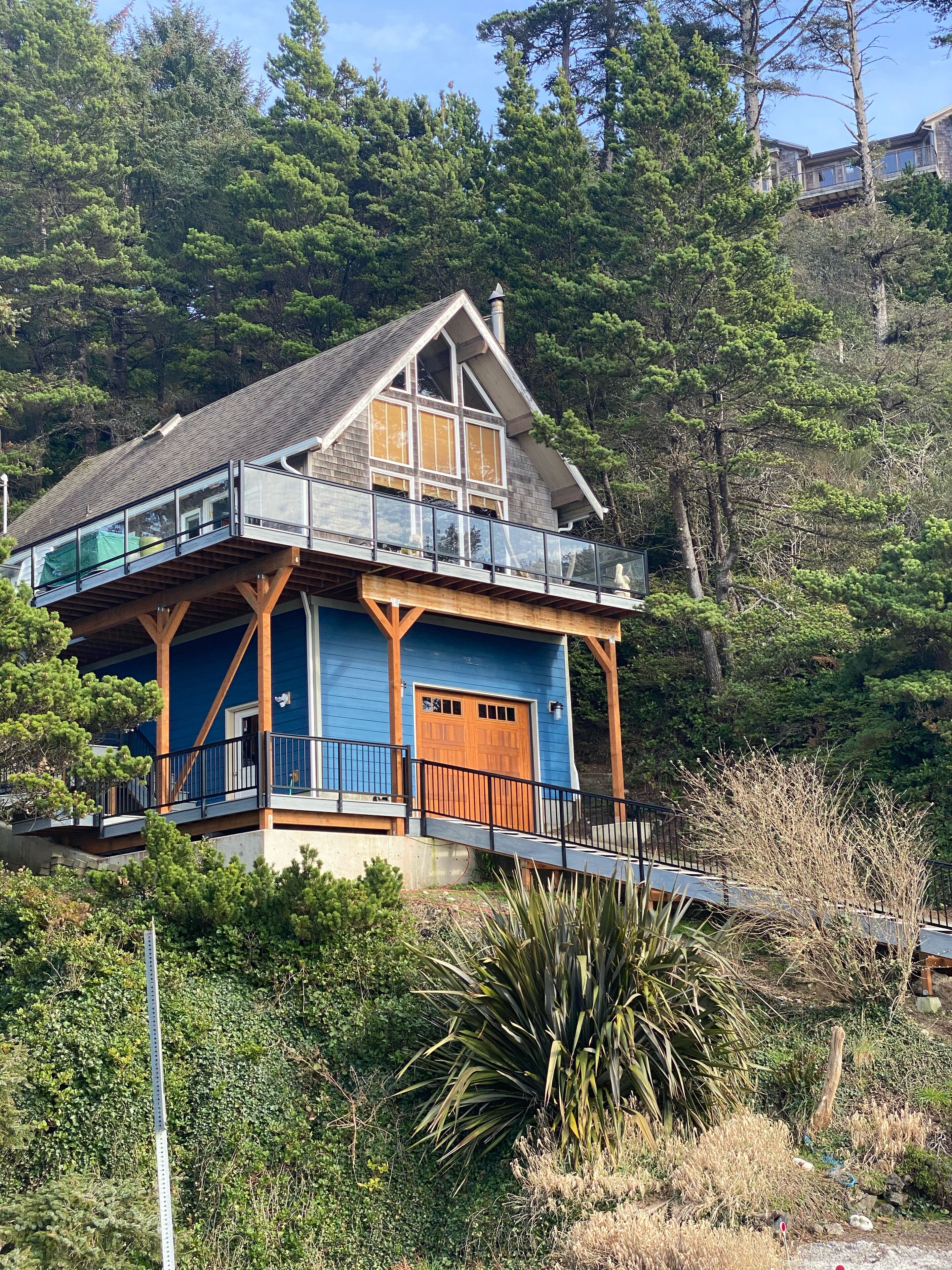 Edelweiss Beach Chalet- Beach Front Property, close access to beach.