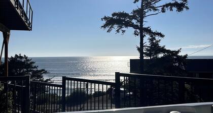 Edelweiss Beach Chalet- Beach Front Property, close access to beach.