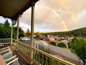 Terrace/patio - Gorgeous Historic Victorian - Walk to Downtown Truckee! Central to ski resorts! (Truckee)