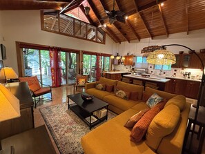 Télévision, lecteur de DVD, livres, vidéothèque