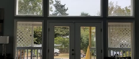 Smart-tv, eldstad, tv-spel och dvd-spelare