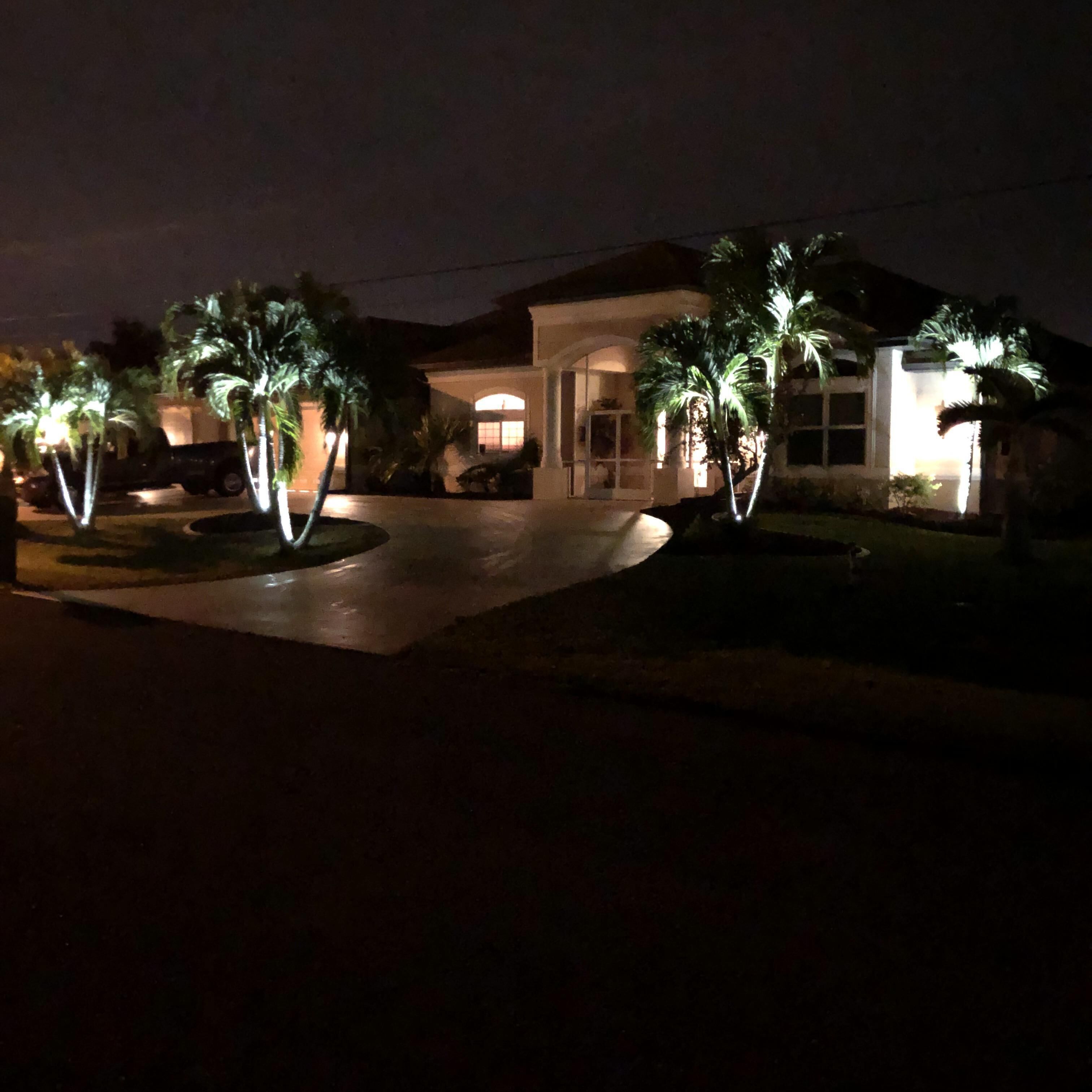 4 Bedroom 5 bath on a Canal, South facing Pool home, boat docking, Pet friendly