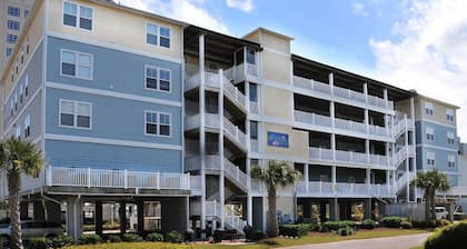 You Found It! Spacious Luxury 8 Bedroom Villa! 6.5 Bath, WiFi, Pool, Hot Tub