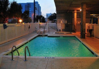 You Found It! Spacious Luxury 8 Bedroom Villa! 6.5 Bath, WiFi, Pool, Hot Tub