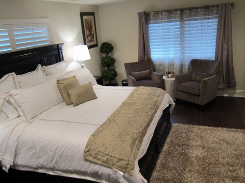 ディズニーランド - プール付きの家に歩いてください。