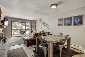 TV, fireplace - Beautiful Property/Stunning Views/Walk to the Slopes/Shared Hot Tub (Keystone)