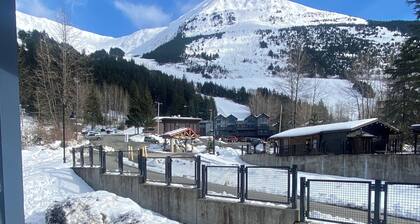 Alyeska Base View Studio Condo; Location Location! Park And Walk To Everything.