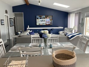 Interior - Rother's retreat (Union Hall)