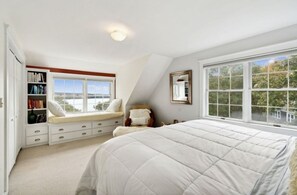 5 bedrooms, desk, iron/ironing board, free WiFi - Quintessential Maine Oceanfront home (Bremen)