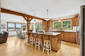 Fridge, microwave, oven, stovetop - Quintessential Maine Oceanfront home (Bremen)