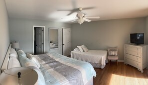 4 bedrooms, free WiFi, bed sheets, wheelchair access