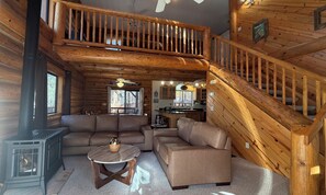 Smart TV, futbolito, libros, oficina