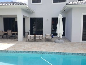 Outdoor pool - 3 Bedroom Modern Home (Fort Lauderdale)