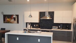Interior detail - 3 Bedroom Modern Home (Fort Lauderdale)