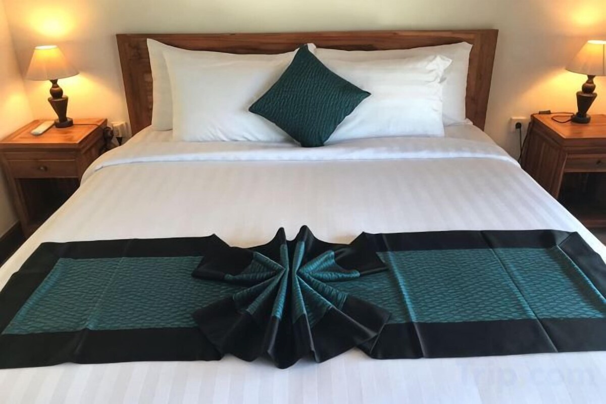In-room safe, desk, free WiFi, bed sheets
