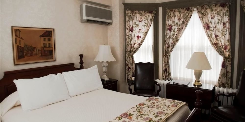 Frederick House by null