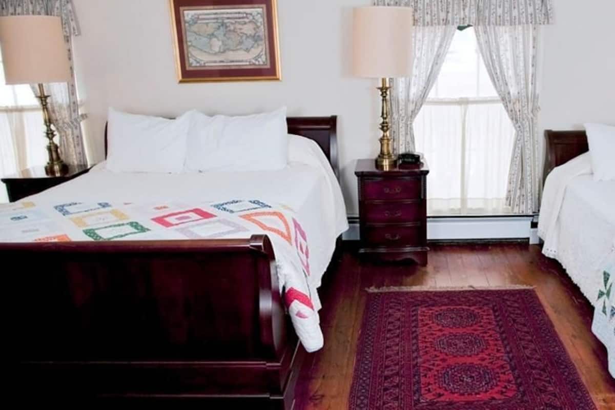 Bowers-20 | Iron/ironing board (on request), free WiFi, bed sheets