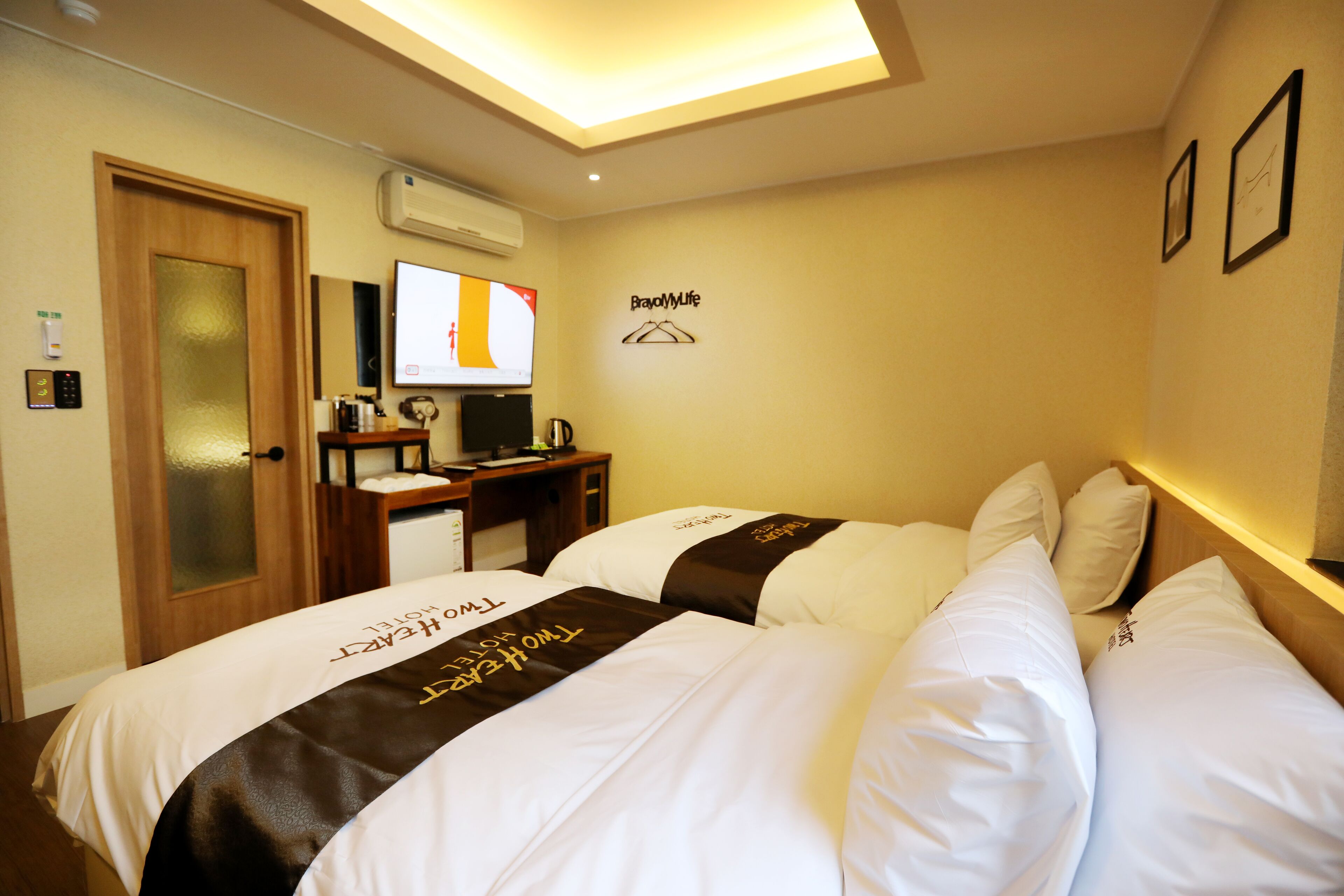 standard twin room | 1 bedroom, blackout curtains, soundproofing, free wifi