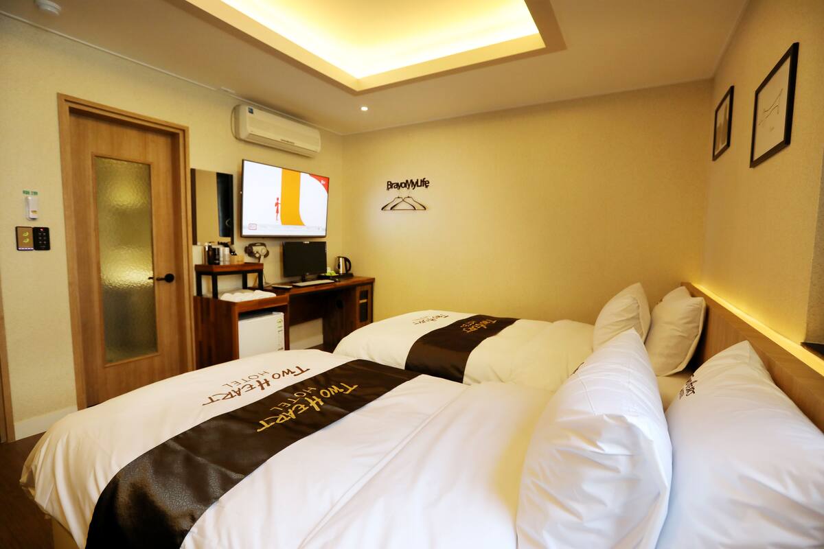 Standard Twin Room | Blackout drapes, soundproofing, free WiFi, bed sheets